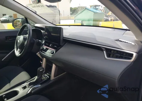 2025 Toyota Corolla Cross Le z USA, uszkodzony, nr VIN 7MUBAAAGXSV122331